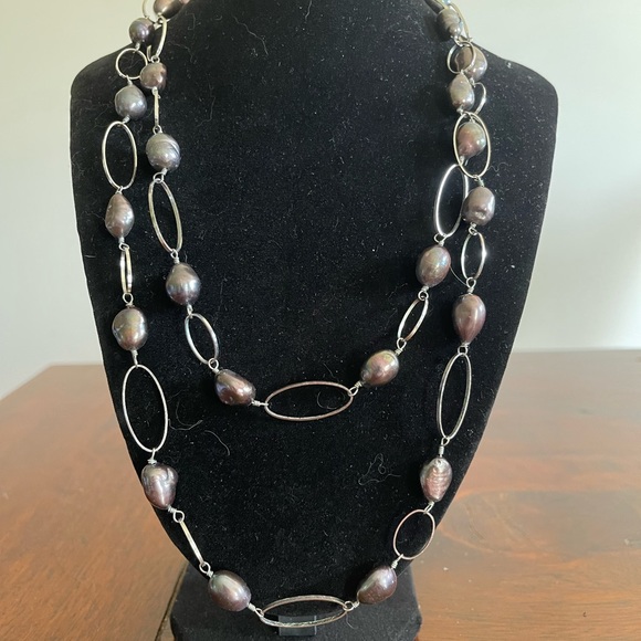 Potato pearls iridescent purple silver tone long necklace 21 inch drop classic - Picture 3 of 4
